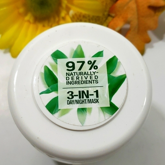 Garnier SkinActive Balancing 3 in 1 Moisturizer Day Night Mask Green Tea 6.75 oz - Picture 15 of 16